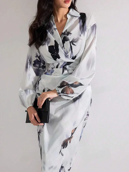 A women's fall elegant floral print lantern sleeve long dress